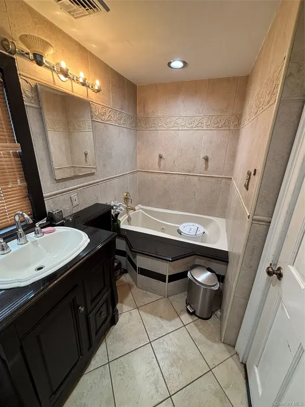 80 Surrey LN, Hempstead, NY 11550