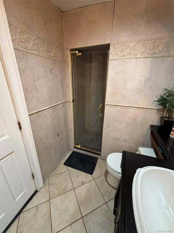 80 Surrey LN, Hempstead, NY 11550