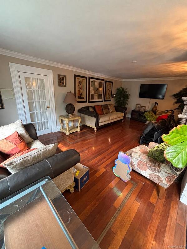 80 Surrey LN, Hempstead, NY 11550