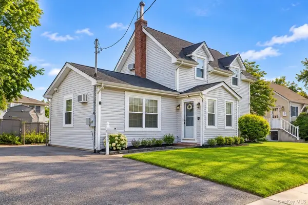 131 E Alhambra AVE, Lindenhurst, NY 11757