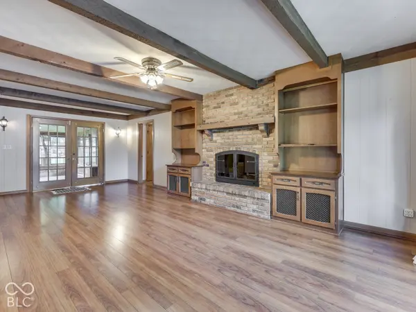 594 Watterson CT, Indianapolis, IN 46217