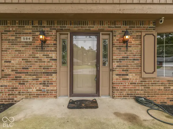 594 Watterson CT, Indianapolis, IN 46217