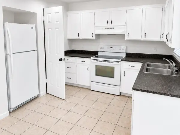1406 CRYSTAL CT #B, Tavares, FL 32778