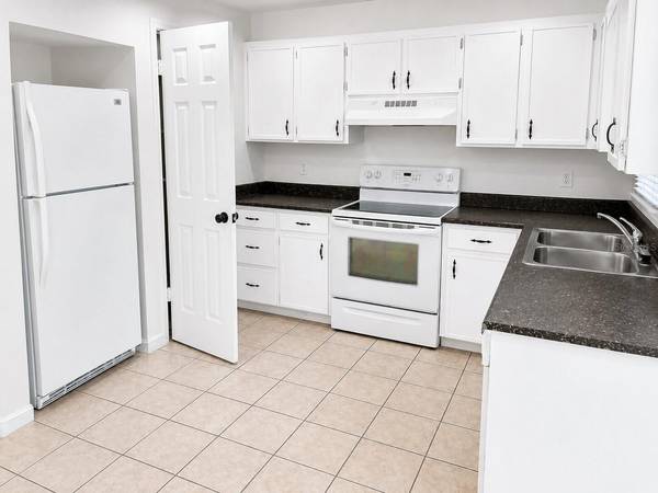 1406 CRYSTAL CT #B, Tavares, FL 32778