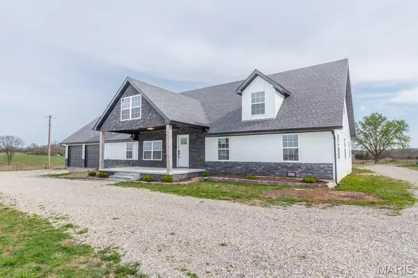 24111 EVANSTON RD, Lebanon, MO 65536