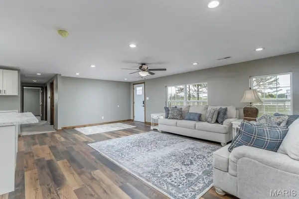 24111 EVANSTON RD, Lebanon, MO 65536