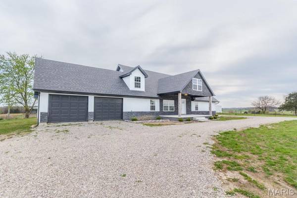 24111 EVANSTON RD, Lebanon, MO 65536