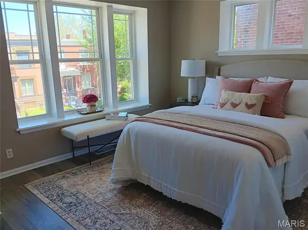 4010 Castleman AVE, St Louis, MO 63110