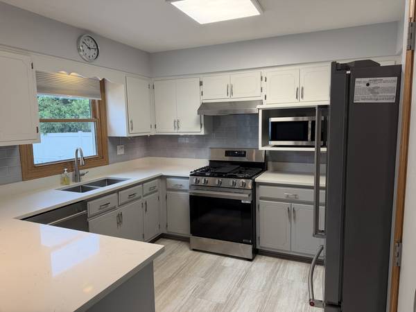 24806 S Potawatomie TRL, Channahon, IL 60410