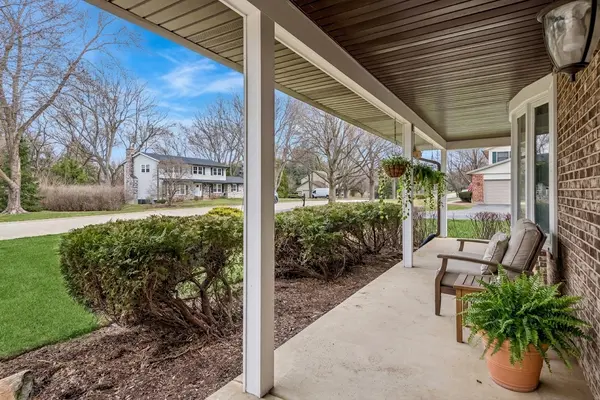 5017 Kenneth DR, Crystal Lake, IL 60014