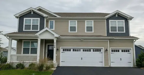 726 Kentshire CIR, Elgin, IL 60124