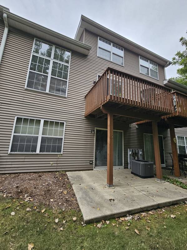 6 Grandview CT, Algonquin, IL 60102