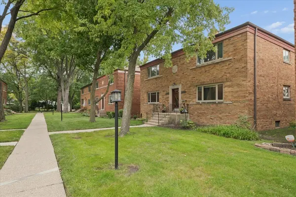 8023 Lake ST #2, River Forest, IL 60305