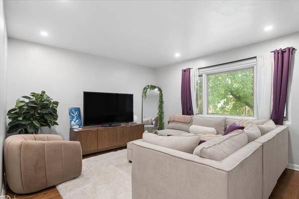 8023 Lake ST #2, River Forest, IL 60305