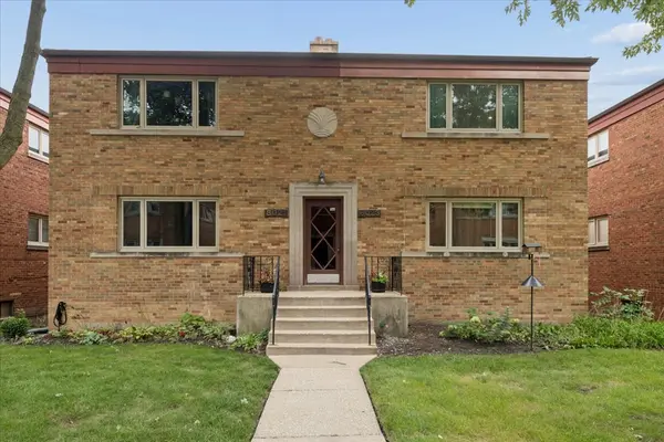 8023 Lake ST #2, River Forest, IL 60305