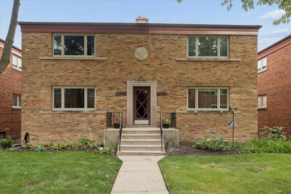 8023 Lake ST #2, River Forest, IL 60305