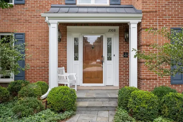 2308 Bianco TER, Glenview, IL 60025
