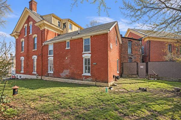 306 W Locust ST, Dubuque, IA 52001