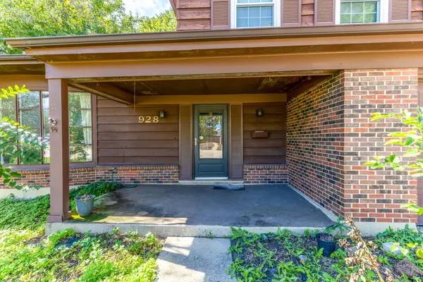 928 Rohlwing RD, Palatine, IL 60074