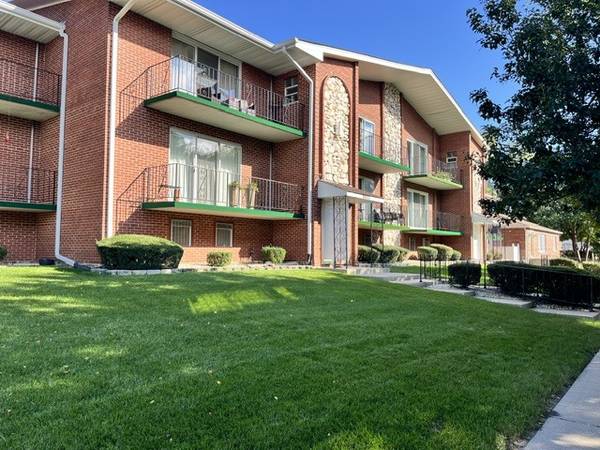 9605 S Komensky AVE #202, Oak Lawn, IL 60453