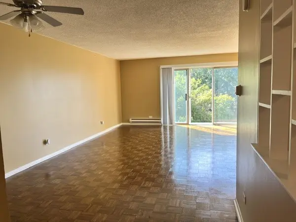 9605 S Komensky AVE #202, Oak Lawn, IL 60453