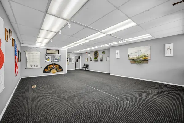 600 W Side SQ, Clinton, IL 61727