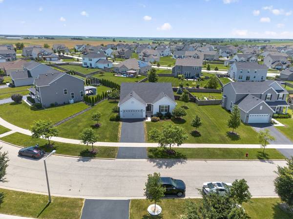 584 Manchester LN, Yorkville, IL 60560