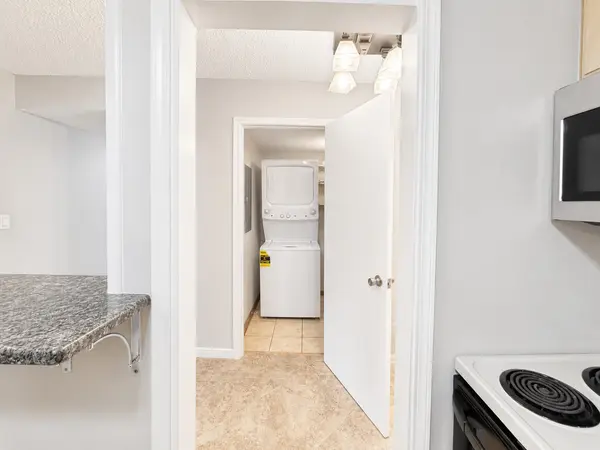 520 Biesterfield RD #209, Elk Grove Village, IL 60007