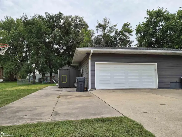504 E Walnut ST, New Sharon, IA 50207