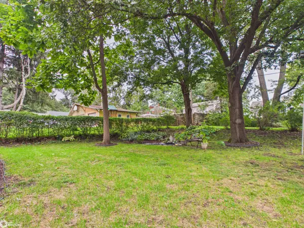 432 N 9Th ST, Oskaloosa, IA 52577