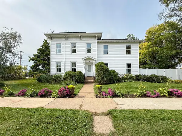 221 Vine ST, Hudson, WI 54016