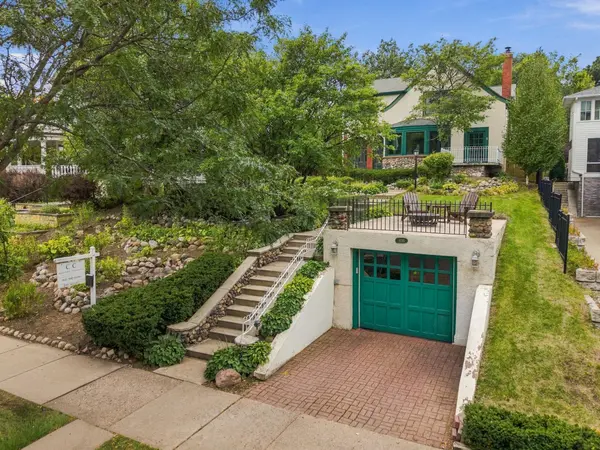 4120 Queen AVE S, Minneapolis, MN 55410