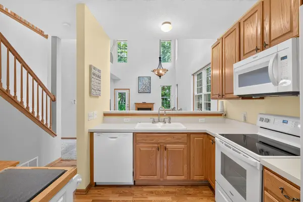 8011 Everest LN N, Maple Grove, MN 55311