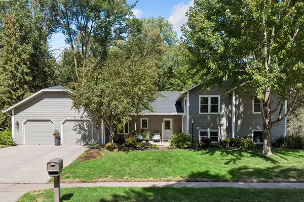 7646 Carnelian LN, Eden Prairie, MN 55346
