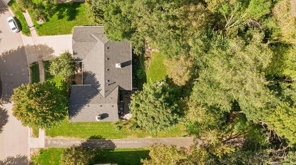 7646 Carnelian LN, Eden Prairie, MN 55346