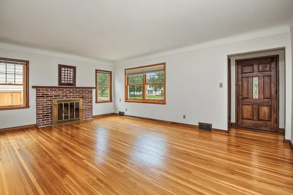 1796 Holton ST, Falcon Heights, MN 55113