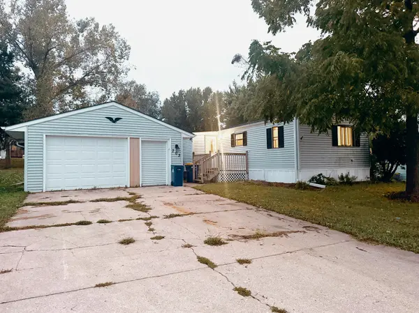703 30th ST NW, Faribault, MN 55021