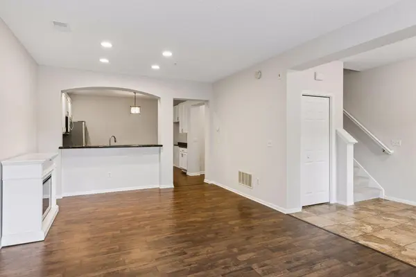 6090 W 16th ST #913, Saint Louis Park, MN 55416