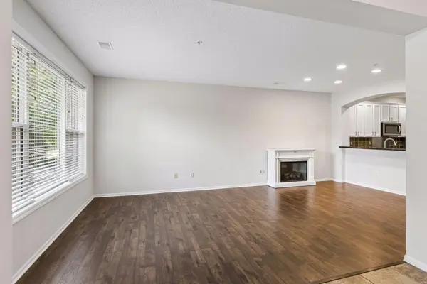 6090 W 16th ST #913, Saint Louis Park, MN 55416