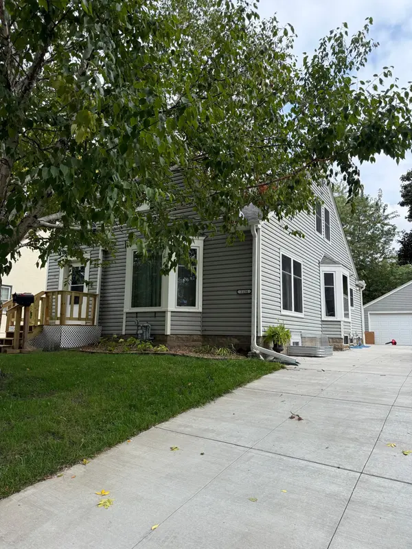 1154 Cherokee AVE, West Saint Paul, MN 55118