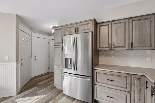 8605 Oxford LN, Brooklyn Park, MN 55443