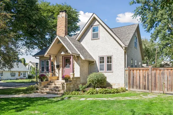 705 Wheelock Pkwy W, Saint Paul, MN 55117