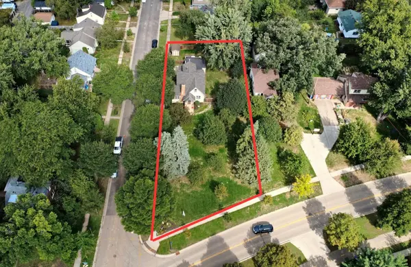 705 Wheelock Pkwy W, Saint Paul, MN 55117