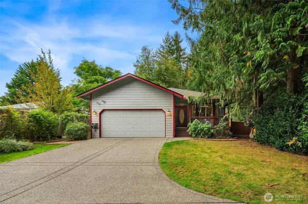 1270 Gilmax LN NE, Poulsbo, WA 98370
