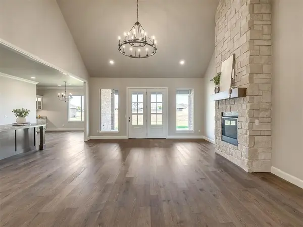 2217 W Cole DR, Mustang, OK 73064