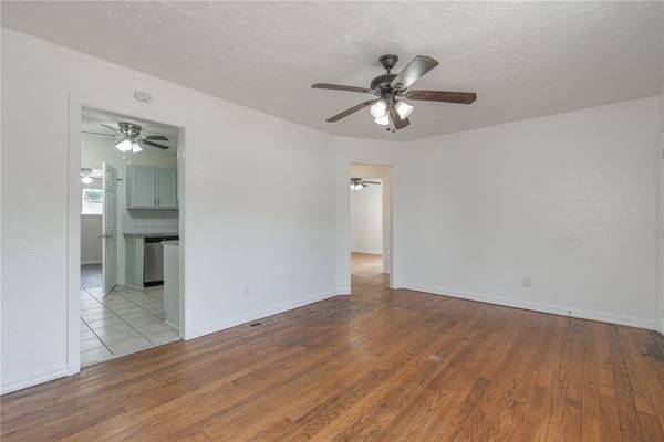 514 E Rickenbacker DR, Midwest City, OK 73110