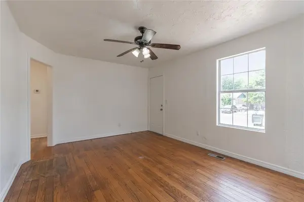514 E Rickenbacker DR, Midwest City, OK 73110
