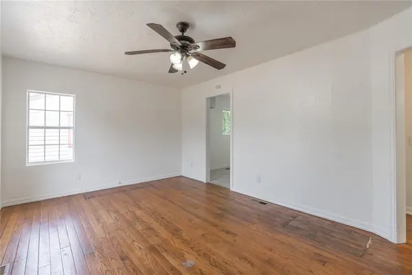 514 E Rickenbacker DR, Midwest City, OK 73110