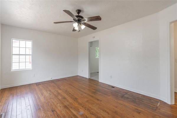 514 E Rickenbacker DR, Midwest City, OK 73110