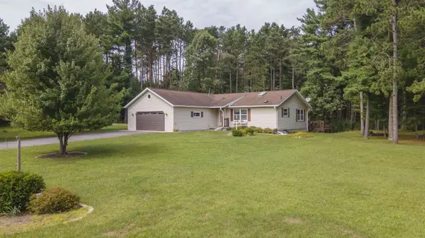 E846 ARROWHEAD DR, Waupaca, WI 54981